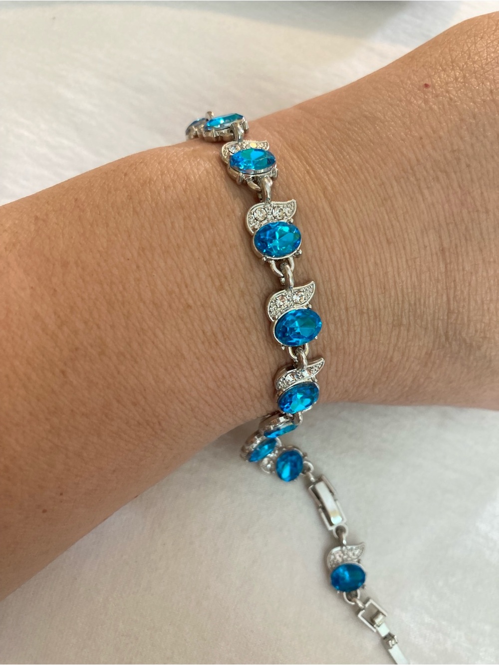 Blue and Clear Rhinestones Vintage Bracelet - Picture 10 of 10